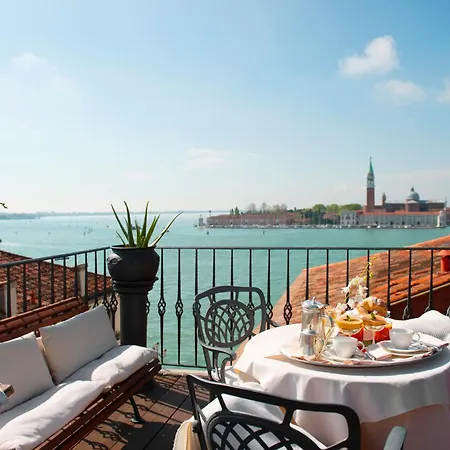 Metropole Hotel