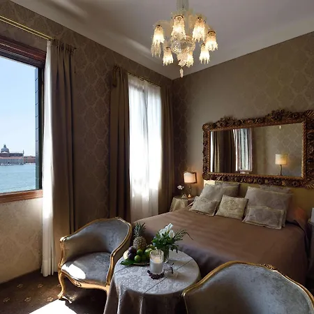 Metropole Hotel 5*
